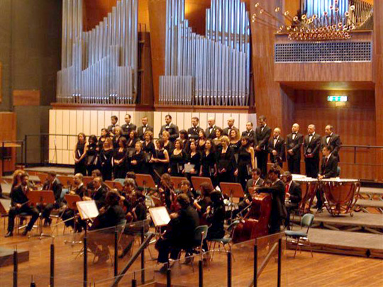 un concerto dell'ensemble vocale axia